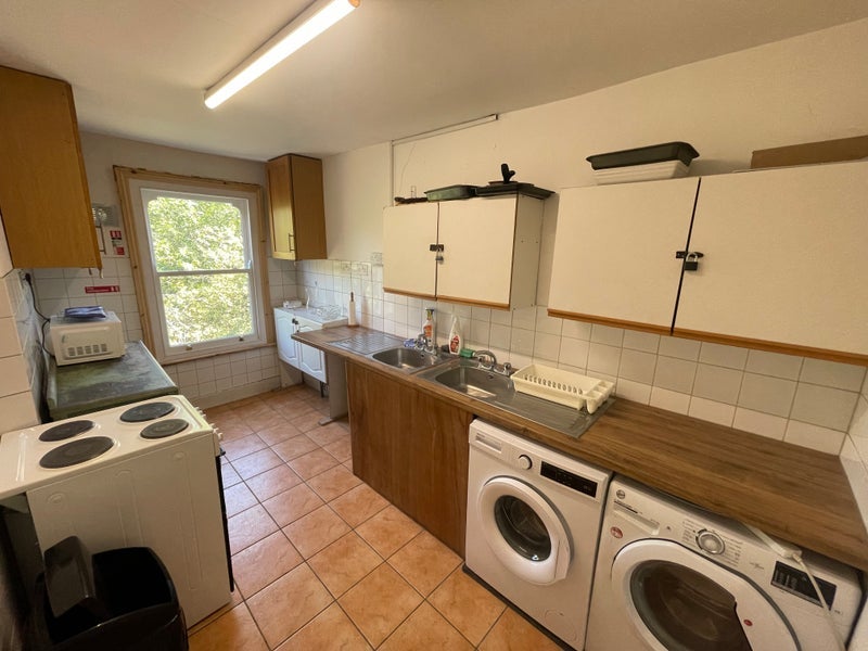 Room Grange Park in Greater London