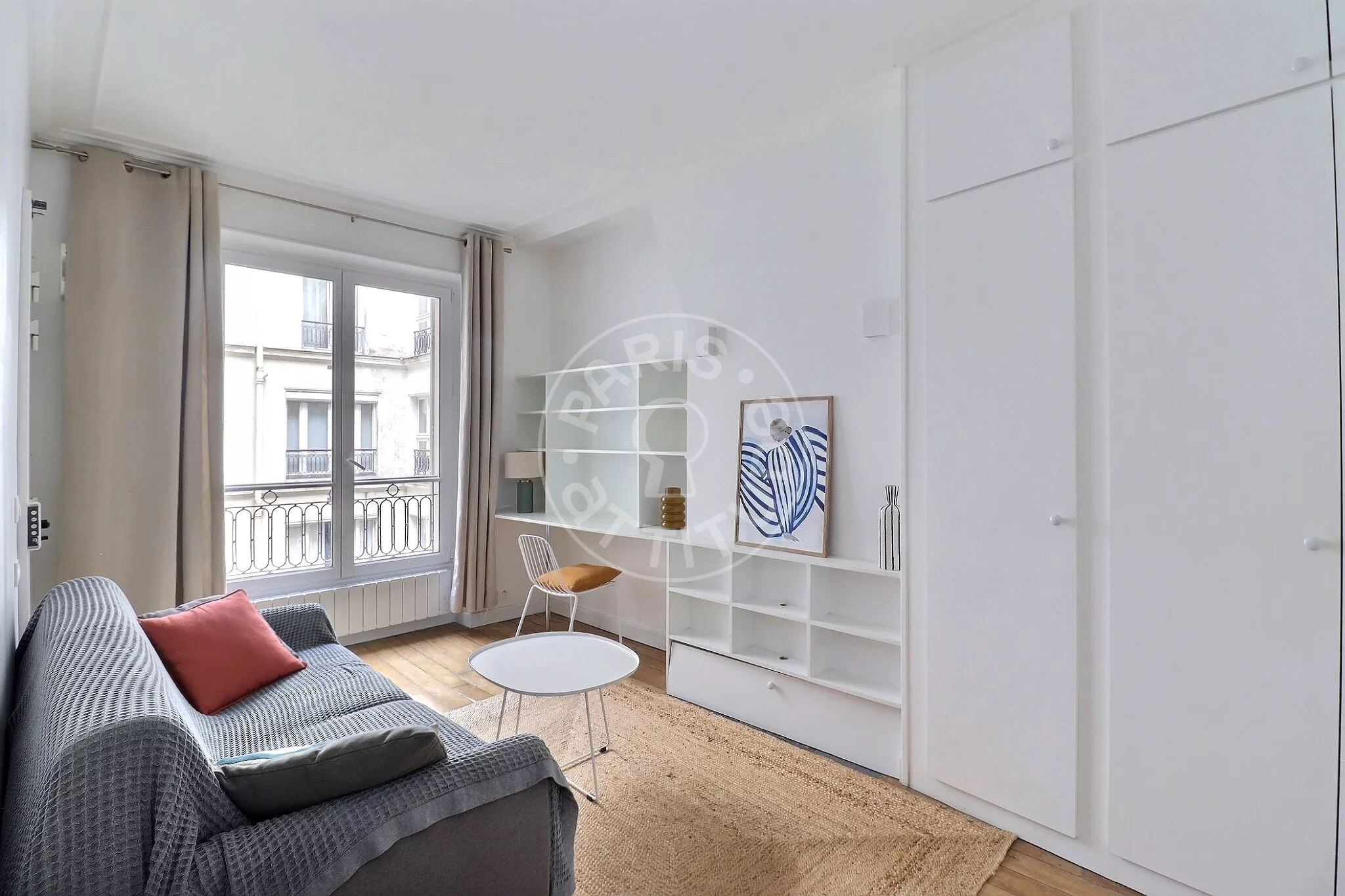 Flat Rue Pierre Demours in Paris