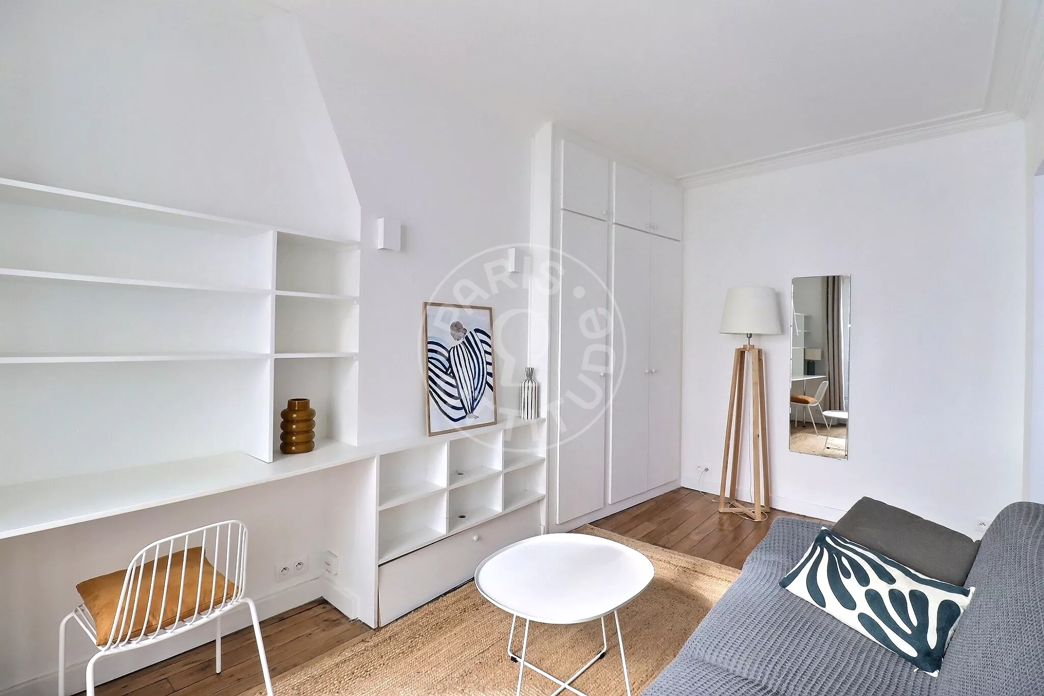 Flat Rue Pierre Demours in Paris