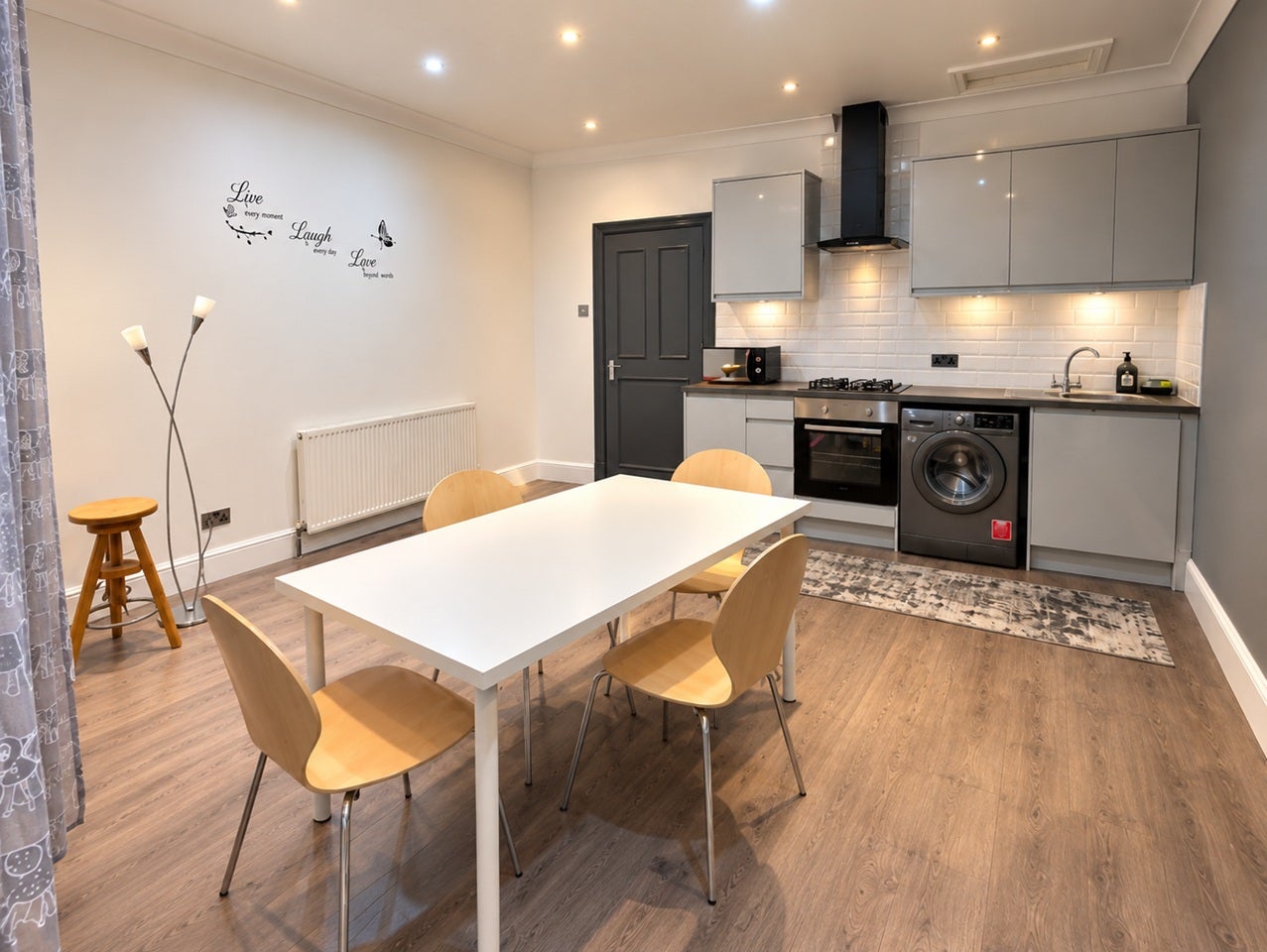 Flat Hainault Road in Greater London