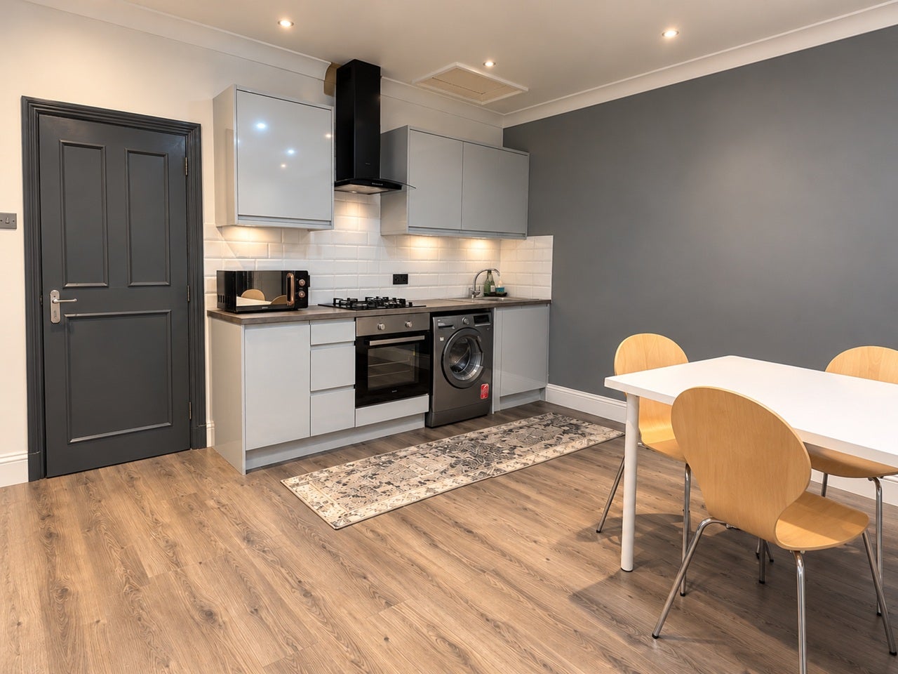 Flat Hainault Road in Greater London