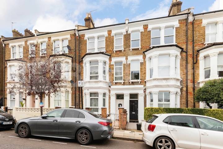 Flat Iverson Road in Greater London