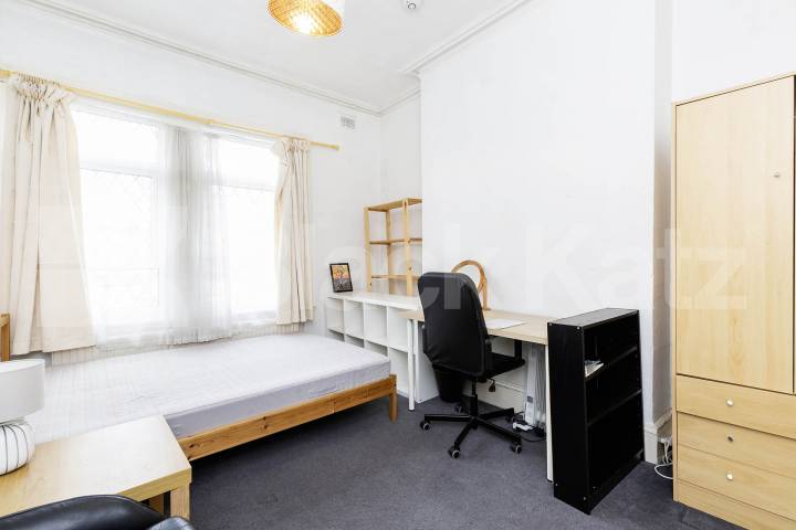 Flat Iverson Road in Greater London