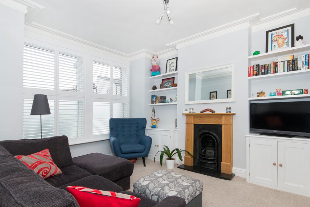 Flat Penwith Road in Greater London