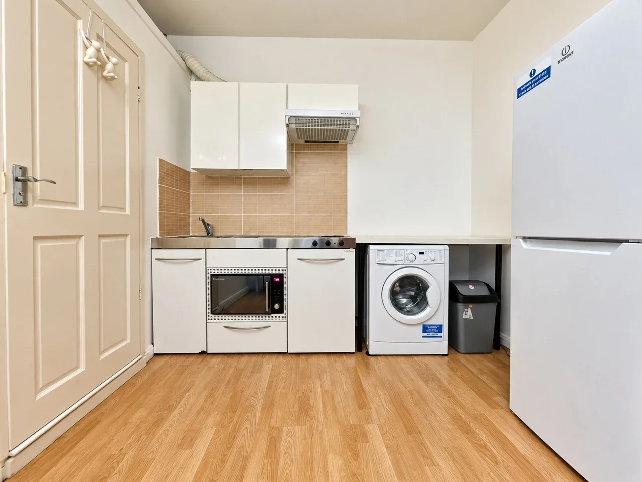 Flat Dunsmure Road in Greater London