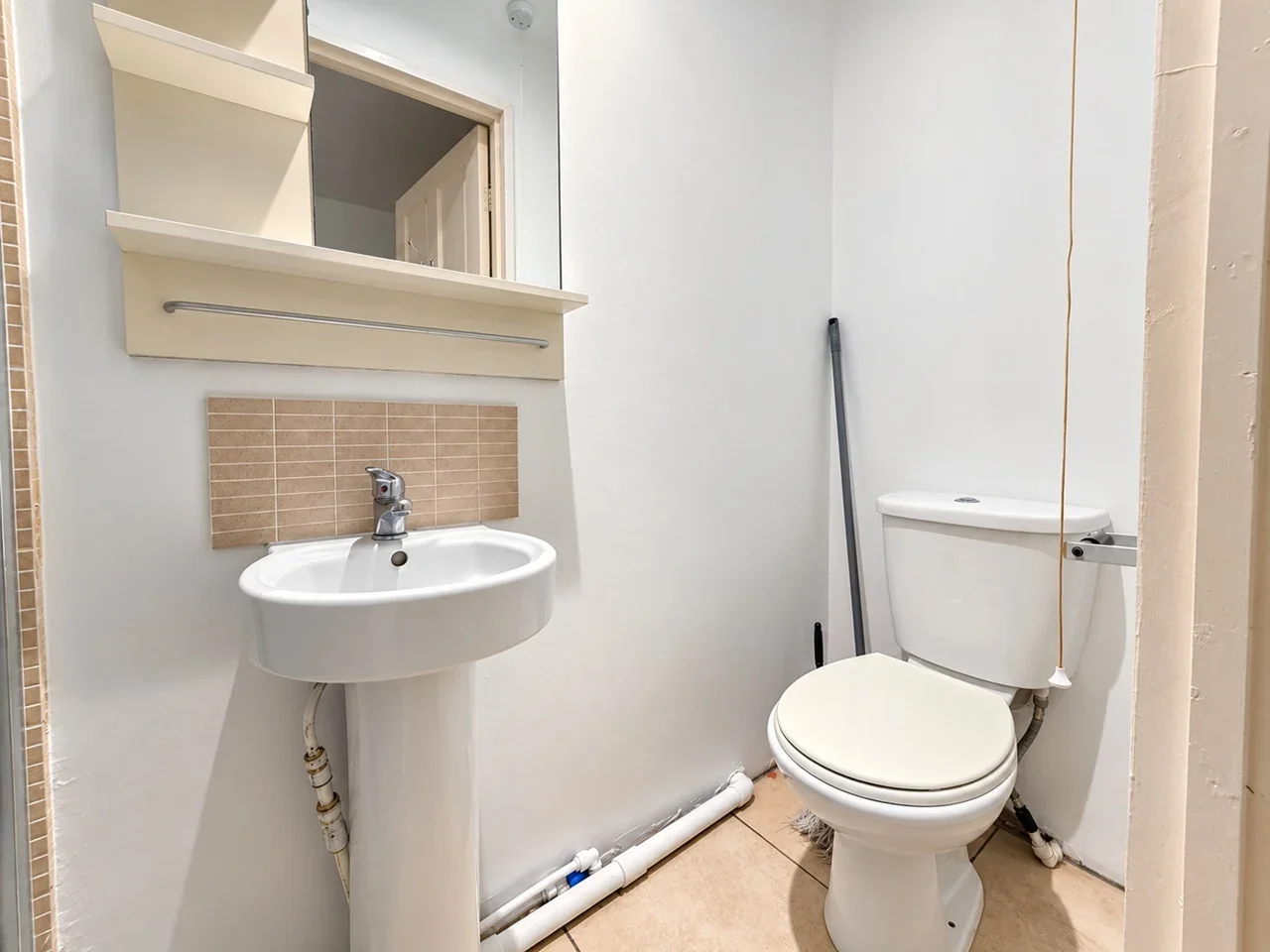 Flat Dunsmure Road in Greater London