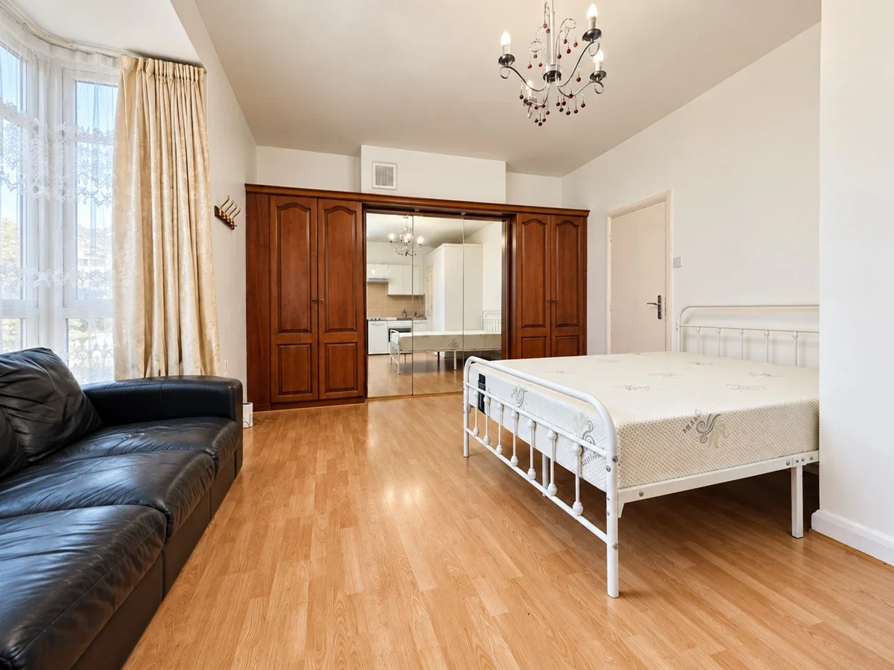 Flat Dunsmure Road in Greater London