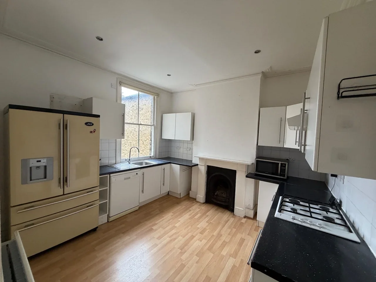 Flat Saltoun Road in Greater London