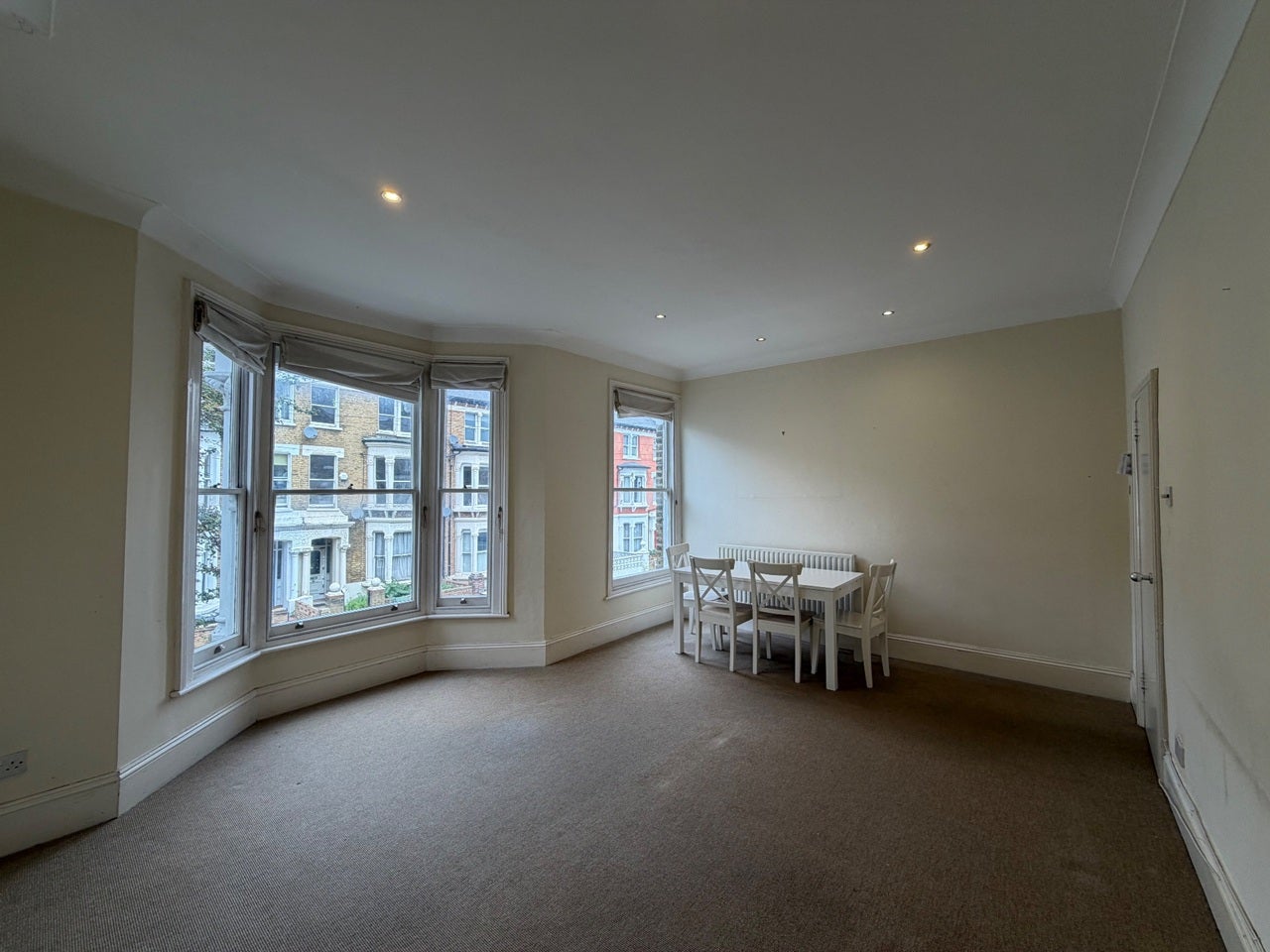 Flat Saltoun Road in Greater London