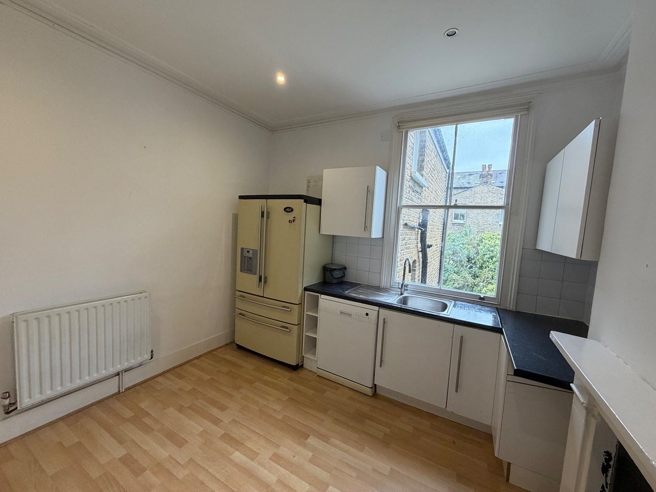 Flat Saltoun Road in Greater London