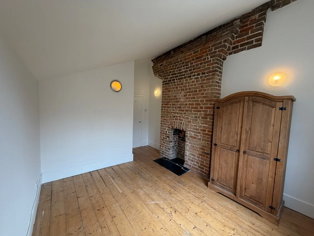 Flat Saltoun Road in Greater London