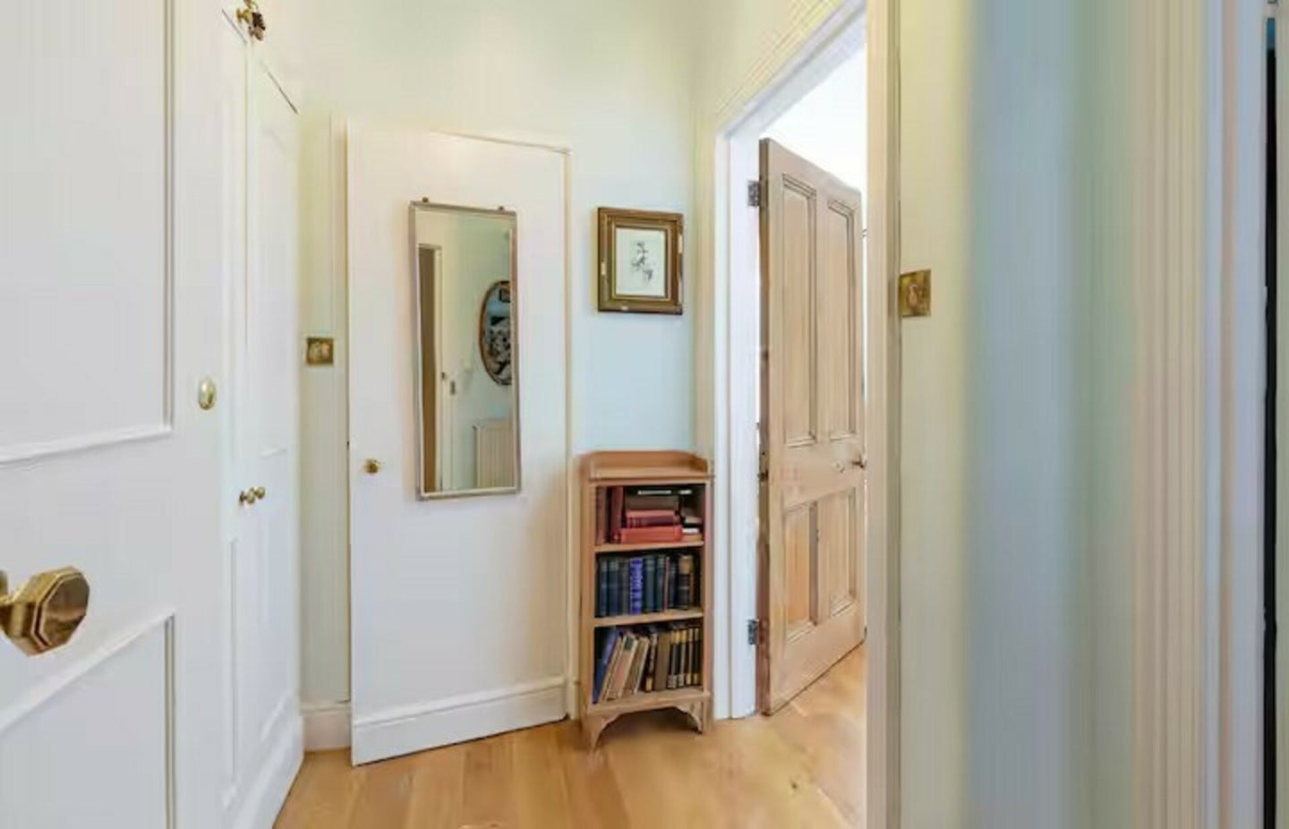 Flat Penywern Road in Greater London