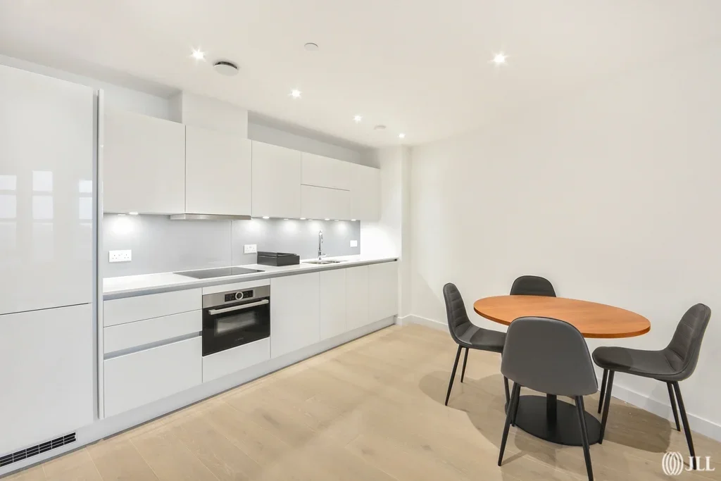 Flat Seven Sisters Road in Greater London