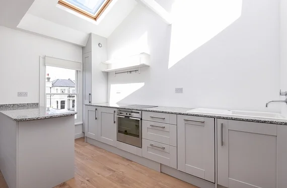 Flat Rosendale Road in Greater London