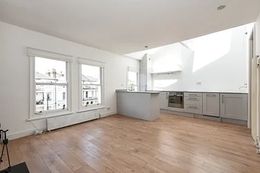 Flat Rosendale Road in Greater London