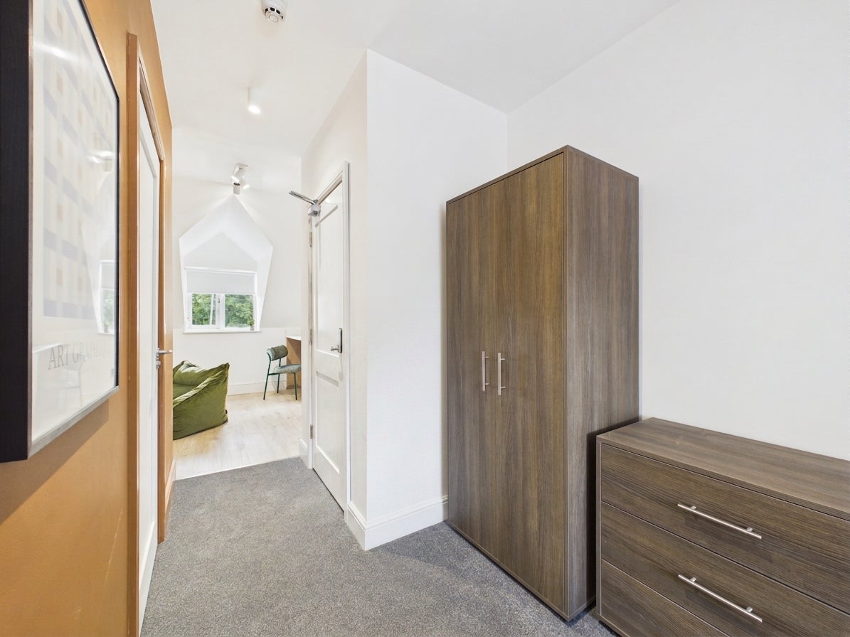 Room Tewkesbury Road in Gloucester