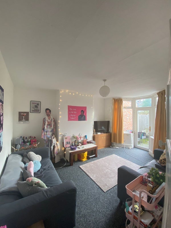 Room Delaine Road in Manchester