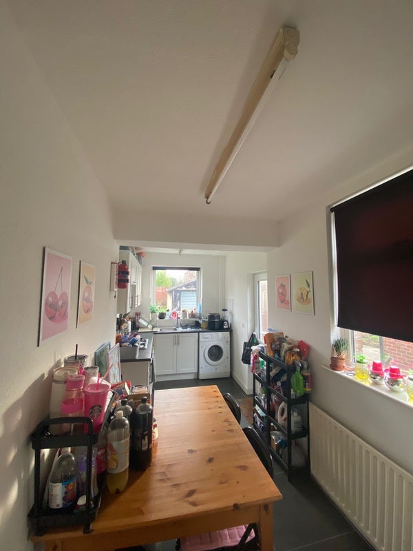 Room Delaine Road in Manchester