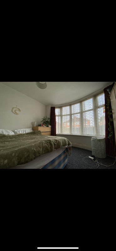 Room Delaine Road in Manchester