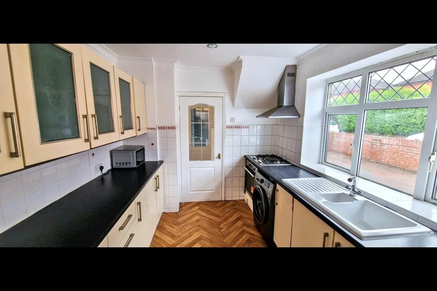 House Fawn's Manor Road in Greater London