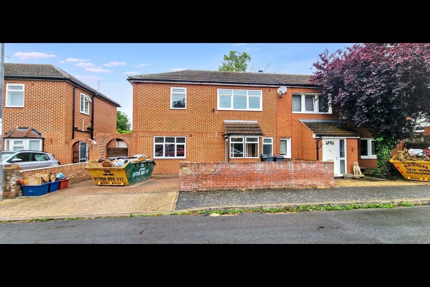House Fawn's Manor Road in Greater London