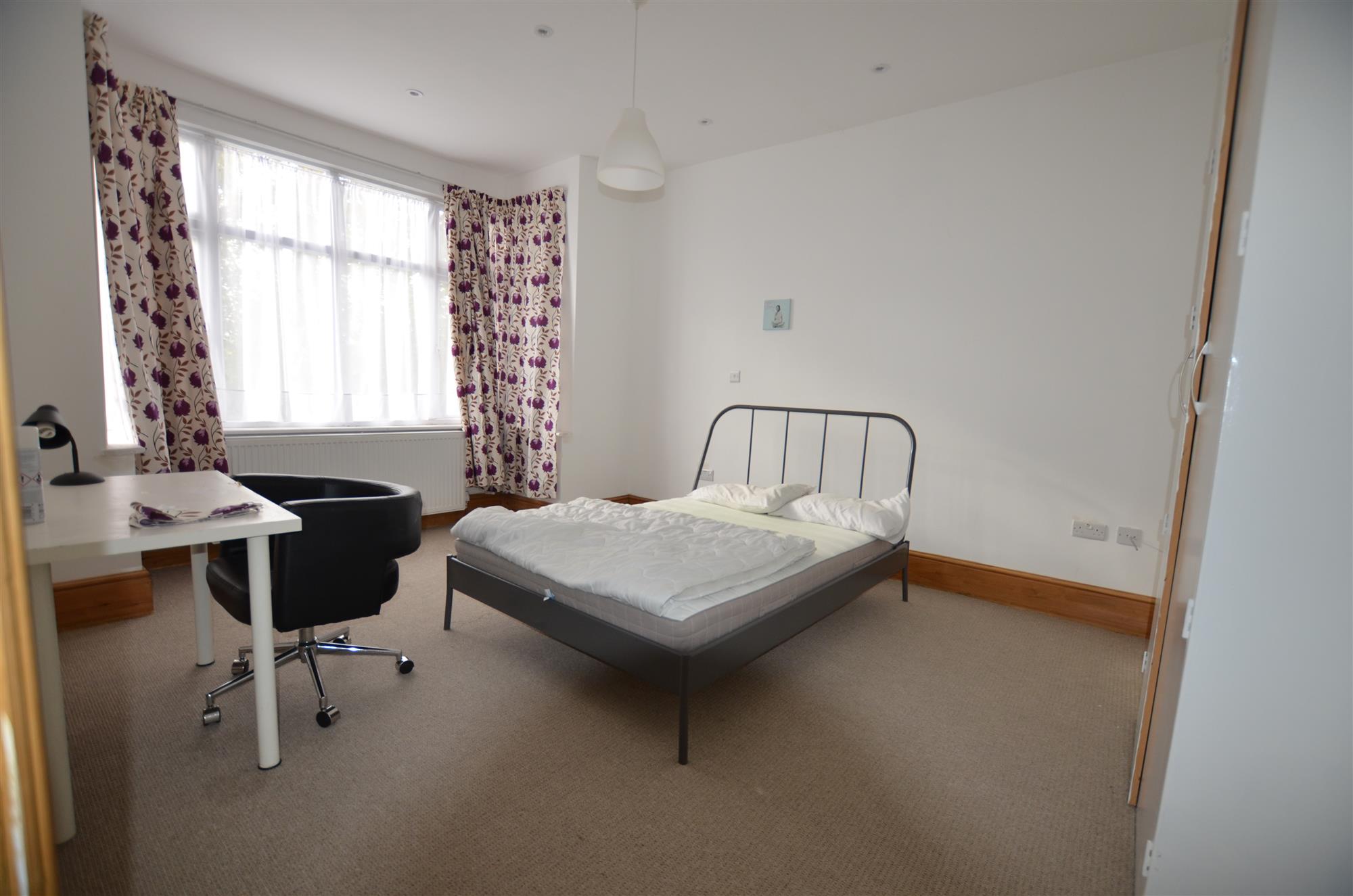 Room Briarfield Avenue in London
