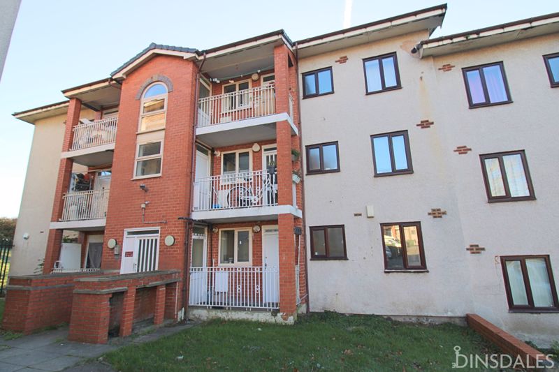 Flat Regency Court in Bradford