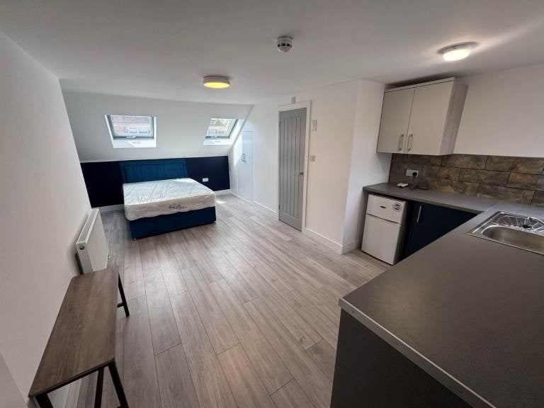 Room Avondale Road in Luton