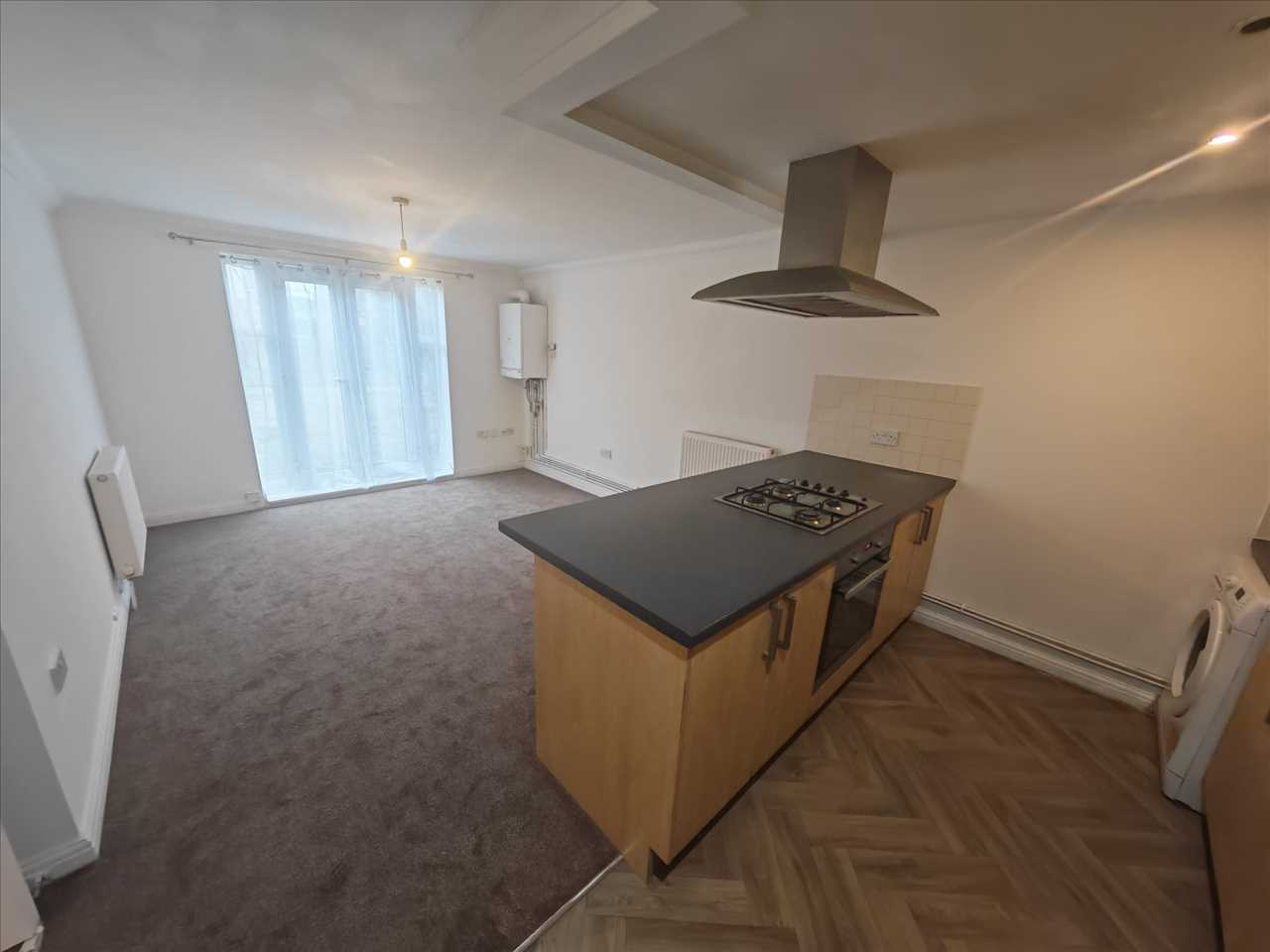 Flat Bromhall Road in Greater London