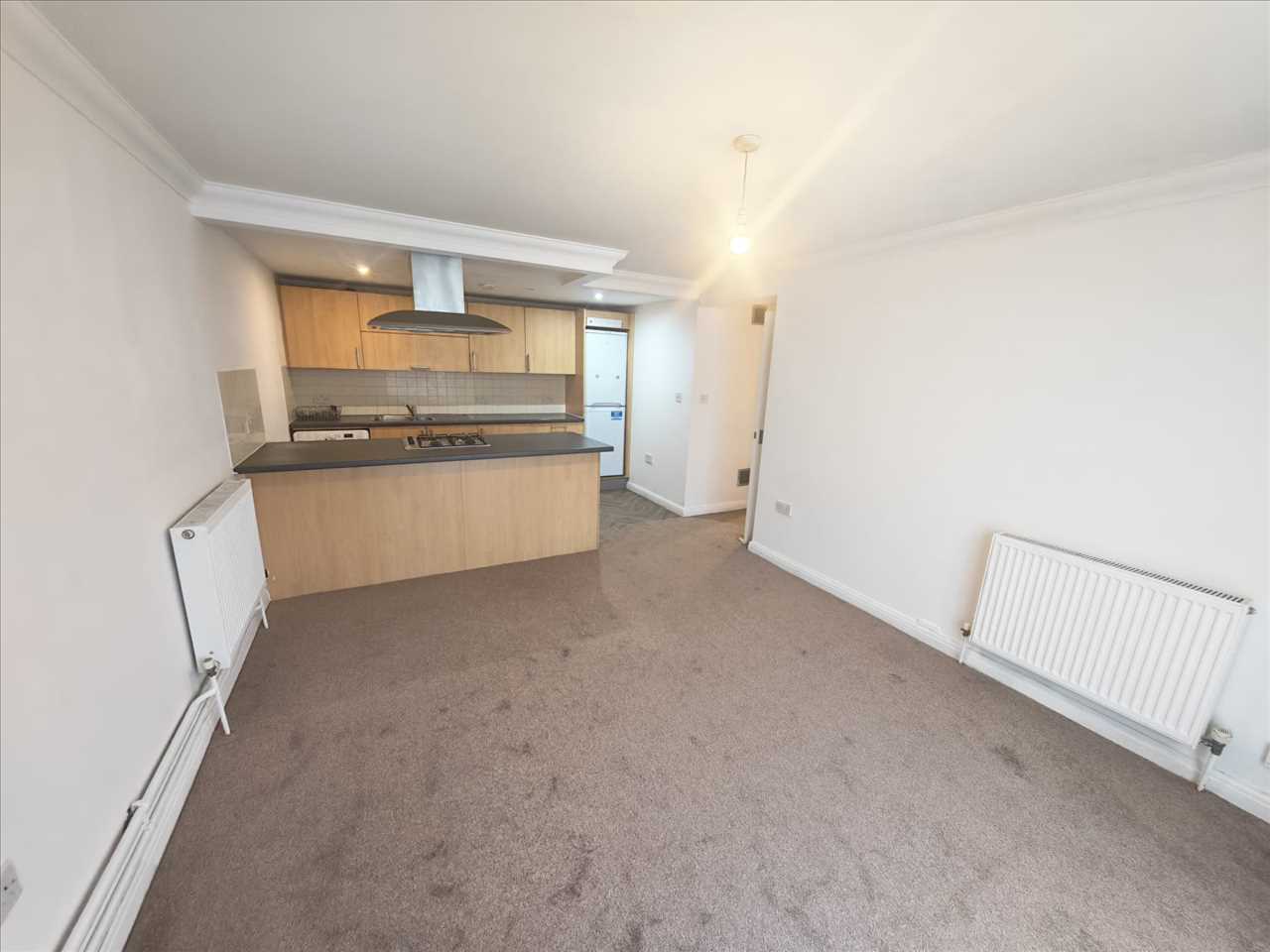 Flat Bromhall Road in Greater London