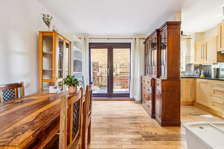 Flat Discovery Walk in Greater London