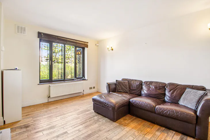 Flat Discovery Walk in Greater London