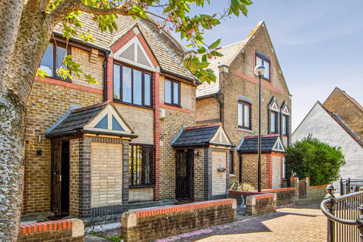 Flat Discovery Walk in Greater London