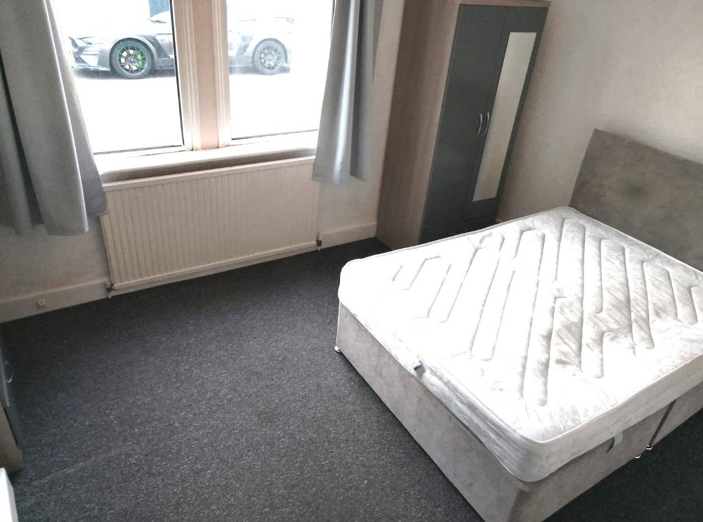 Room Angerstein Road in Portsmouth