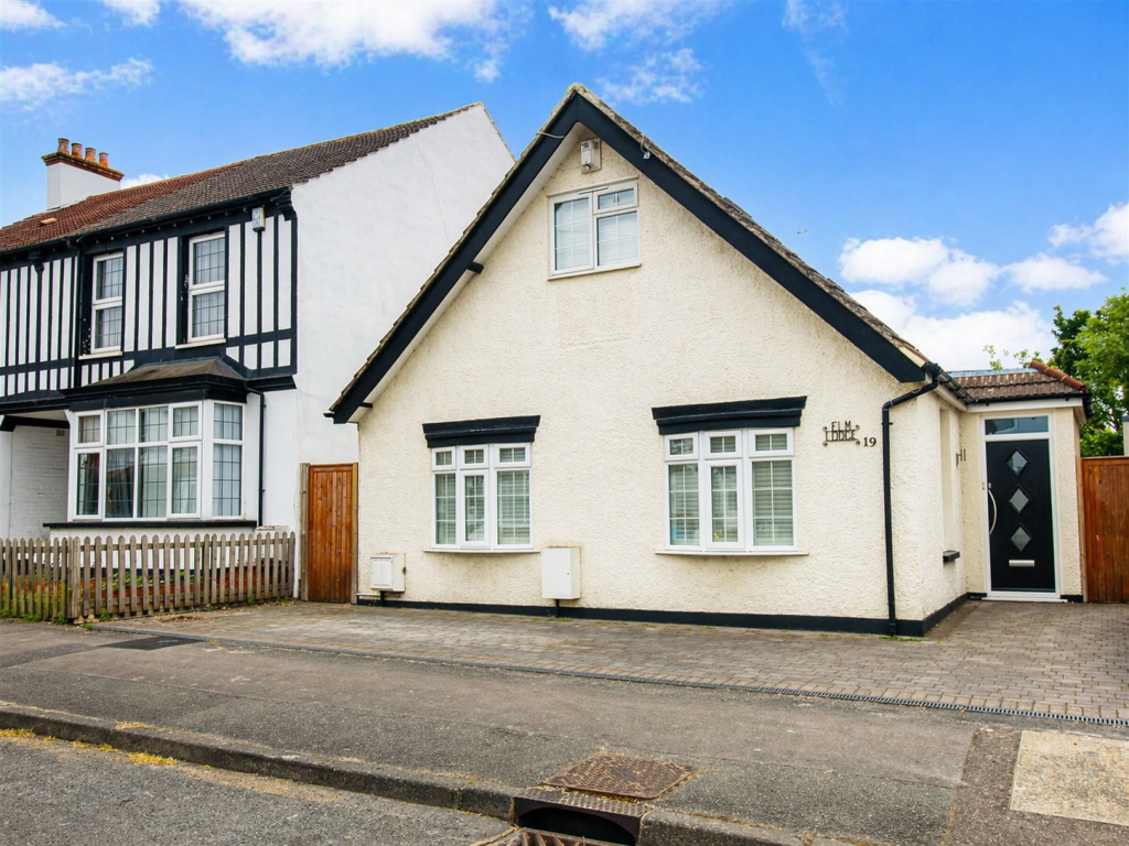House Elmbrook Road in Greater London
