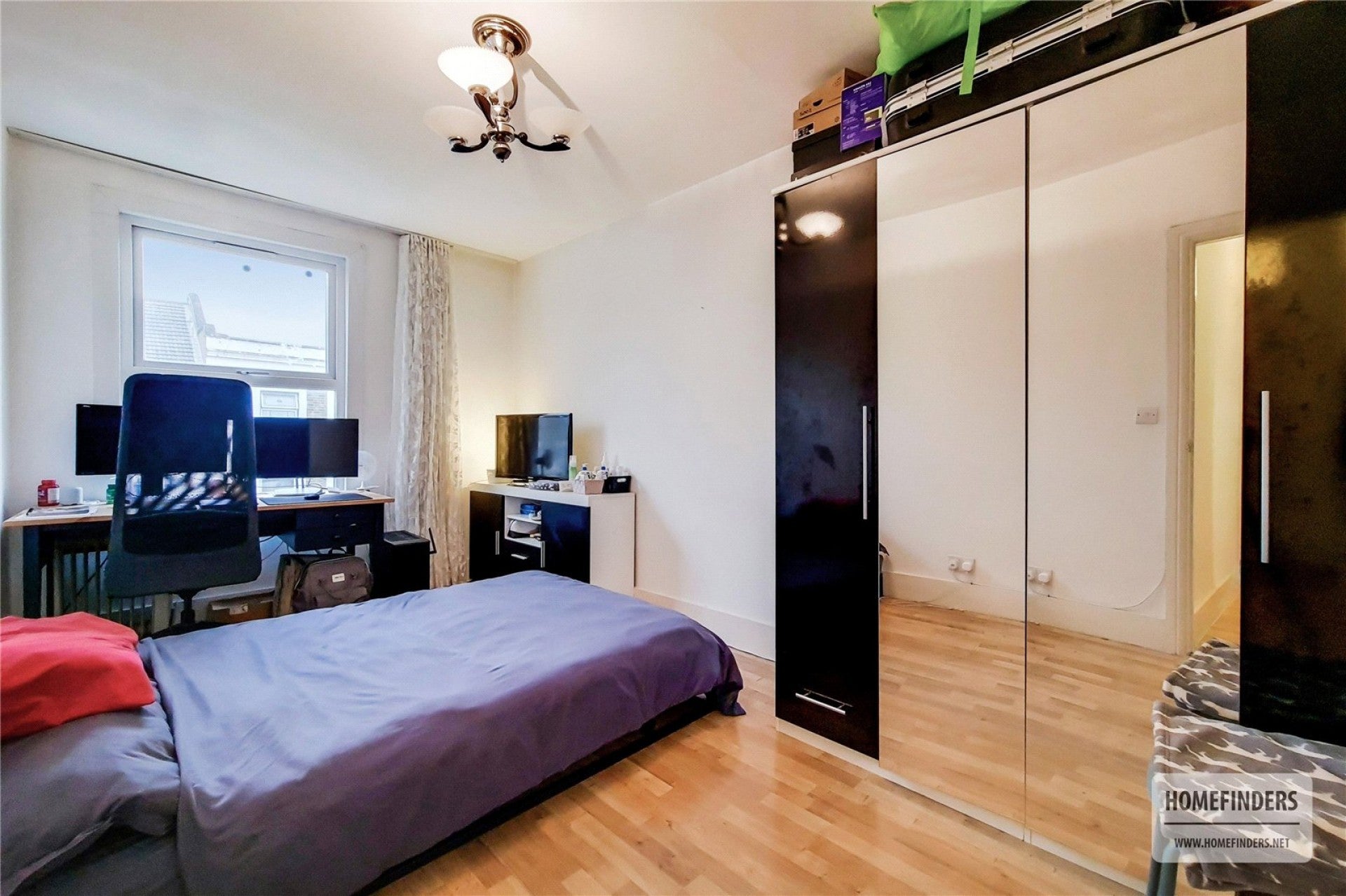 Flat Chatsworth Road in Greater London