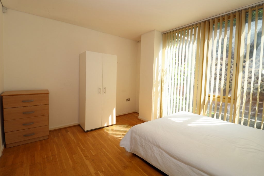 Room Globe Road in Greater London