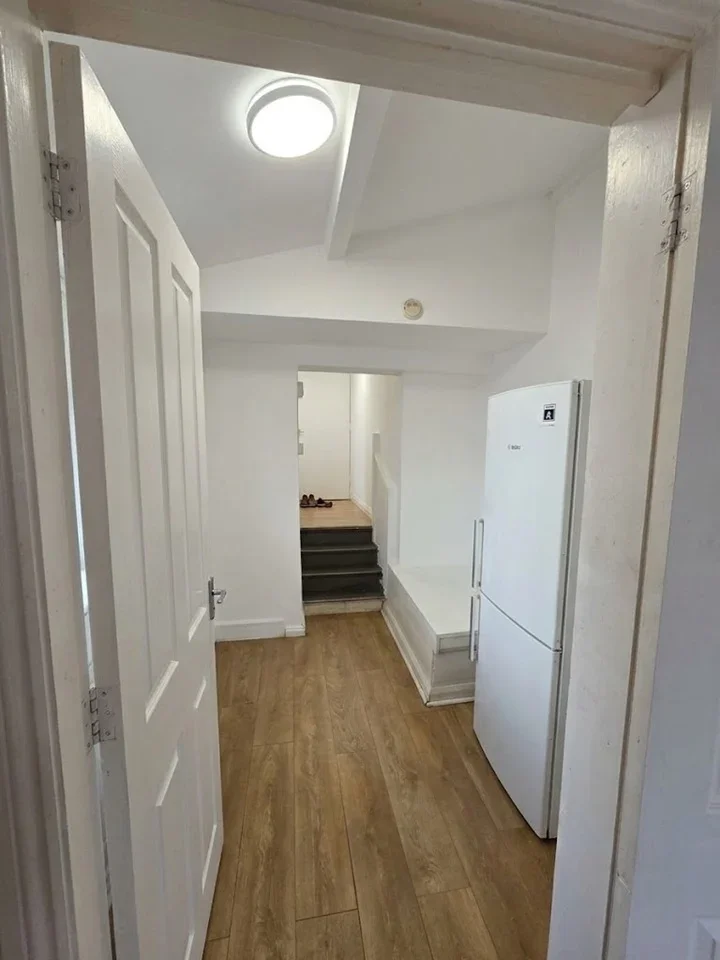 Flat Brownhill Road in Greater London