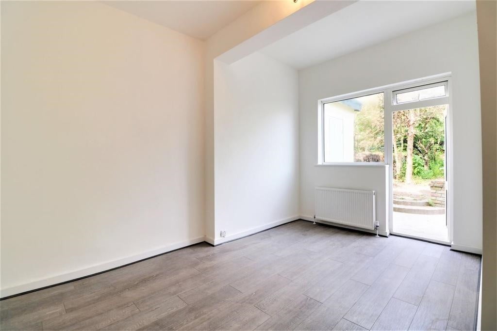 Flat Selborne Road in Greater London