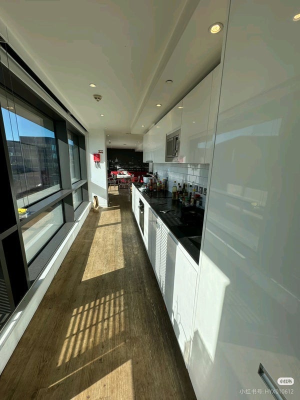Room Canal Reach in Greater London