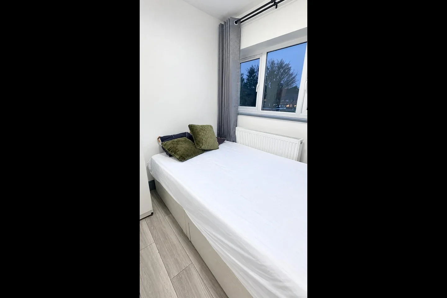 Room Leysdown Road in Greater London