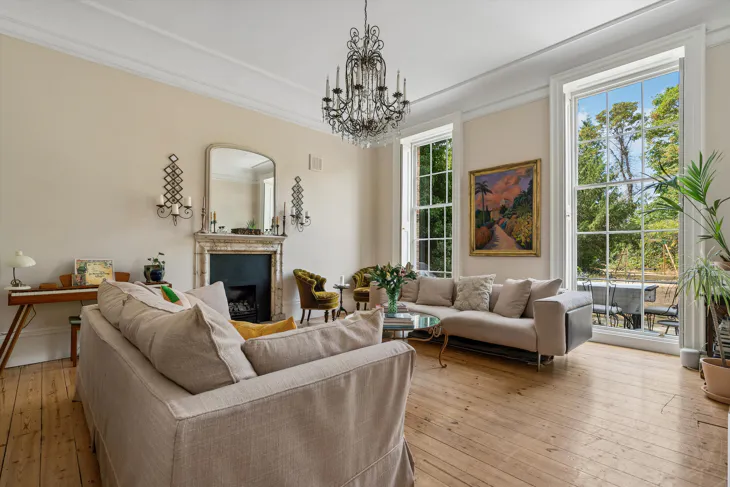 Flat West Side Common in Greater London
