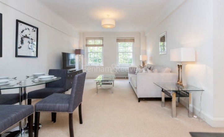 Flat Fulham Road in Greater London