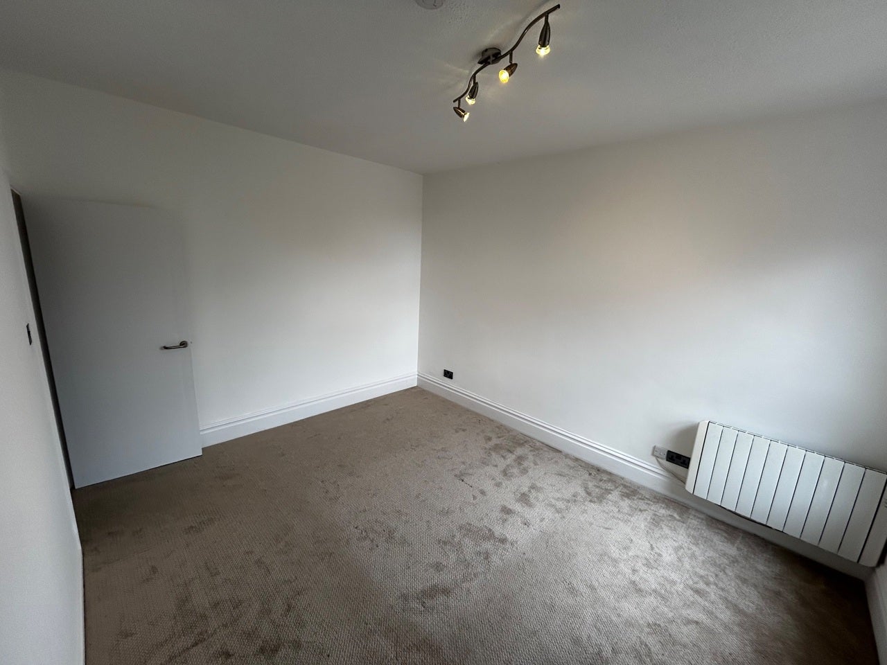 Flat London Road in Luton