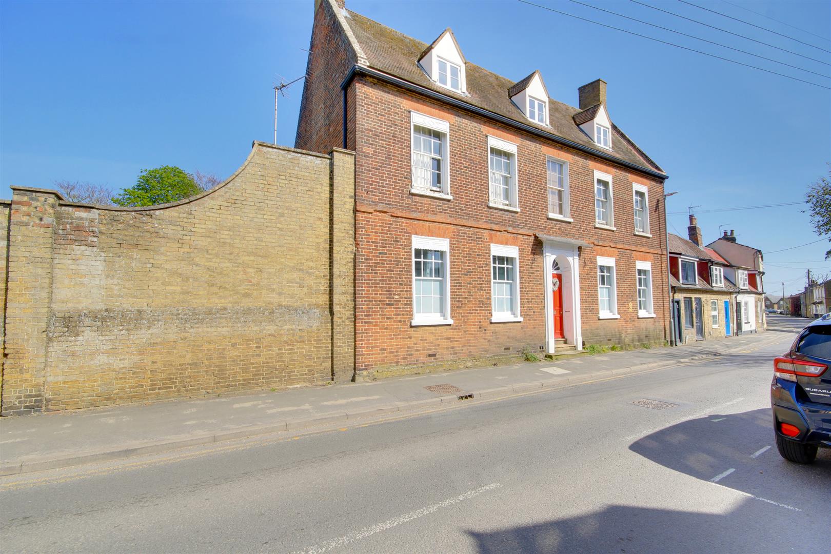 House High Street in Huntingdonshire