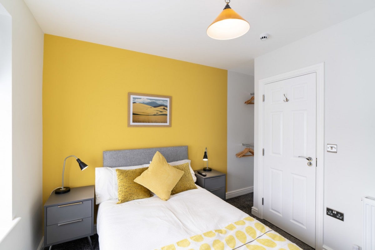 Room South View Avenue in Reading