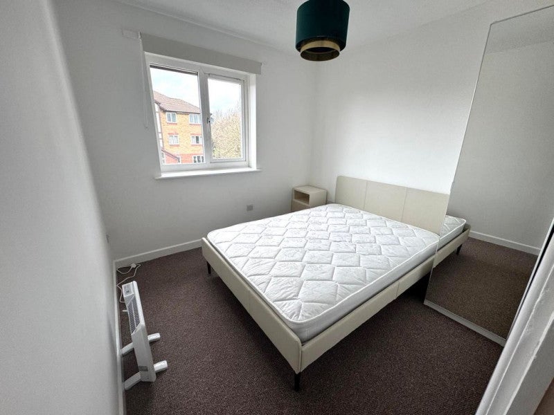 Flat Palmers Leaze in Bristol