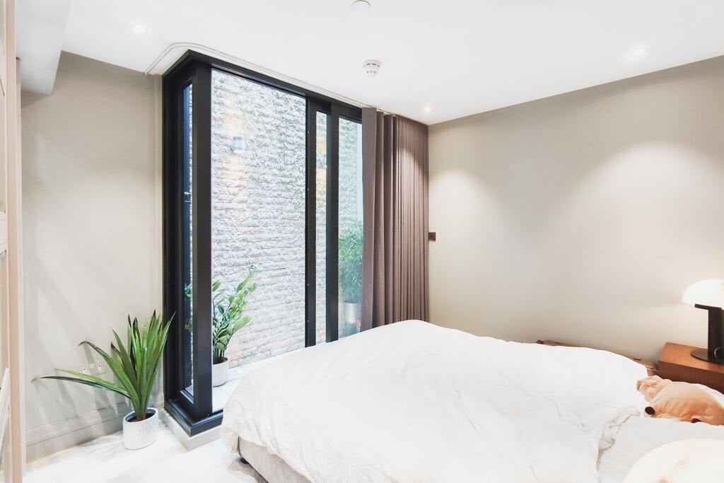 Flat Strand in City of Westminster