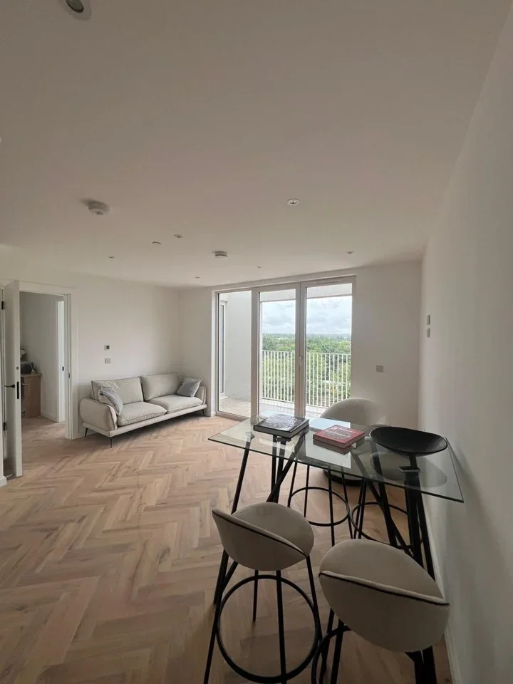 Flat Arklow Road in Greater London