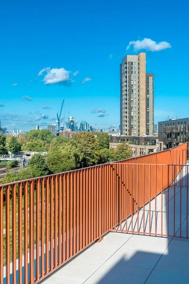 Flat Arklow Road in Greater London